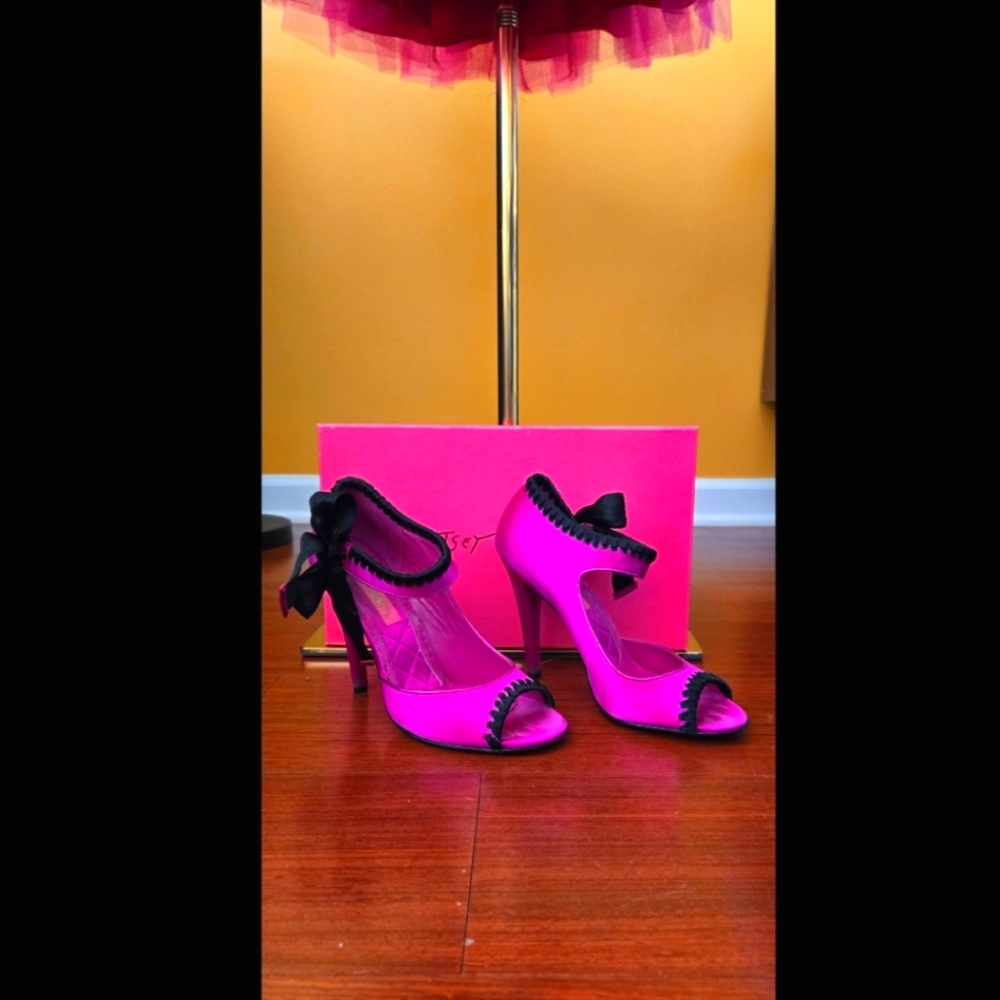 Betsey Johnson Tie Bow Heels | 7.5
